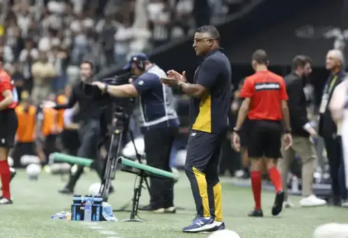 Roger encerra sequência invicta no comando do São Paulo antes do clássico