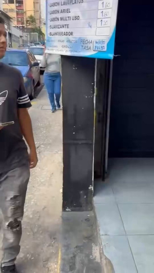 Tp8VT9dU7s s4RjP.jpg