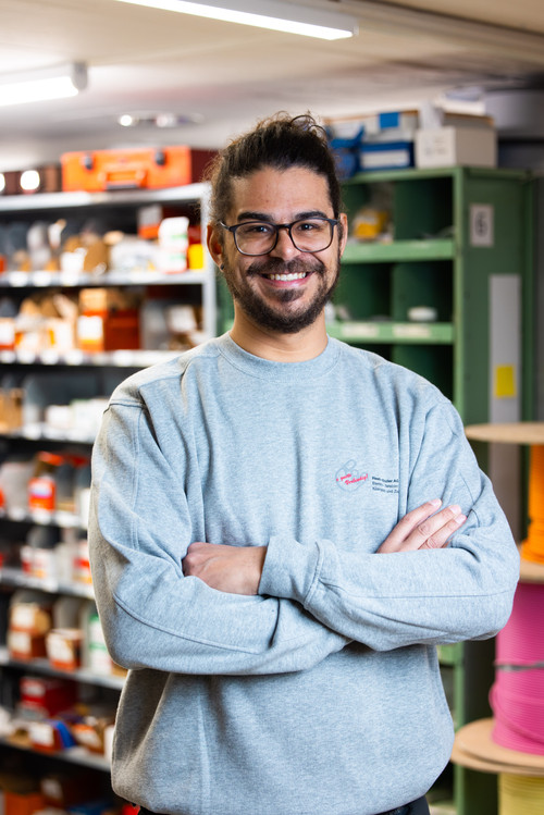 portrait elektriker brille dutt.jpg