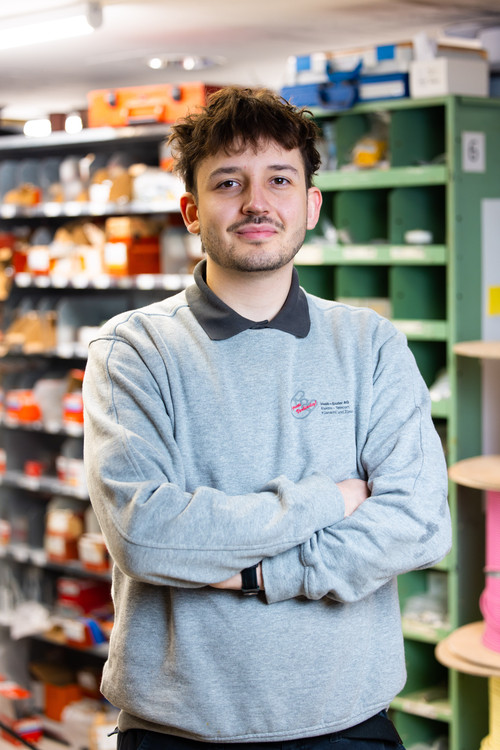 portrait elektriker locken lager.jpg