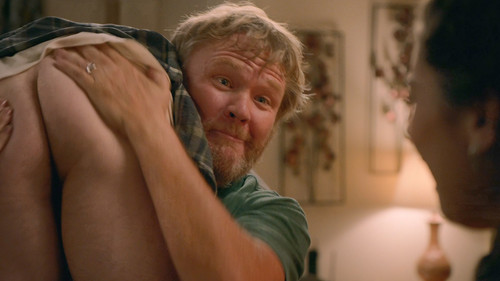 Ted.S02E01.Talk.Dirty.to.Me.2160p.AMZN.WEB DL.CZ EN.DD+5.1.SDR.H.265 RAWR.mkv 20260321 183254.940.jpg