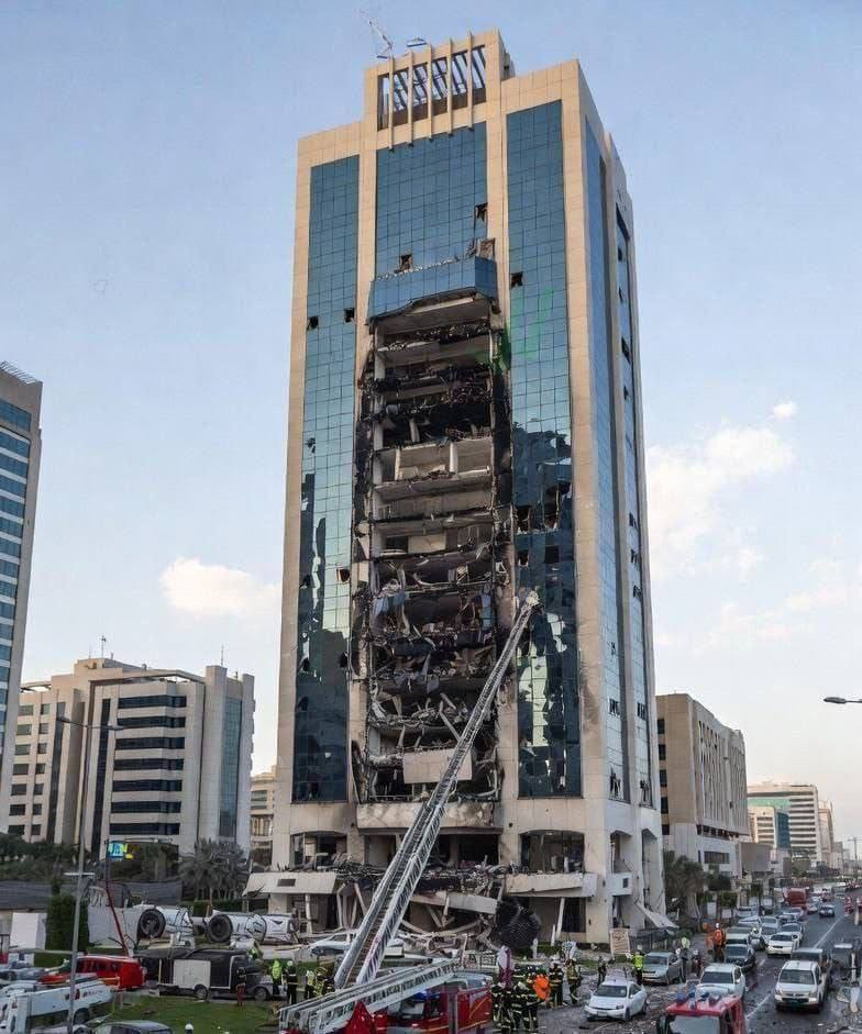 المركز المالي في دبي بعد تعرضه لهجوم إيراني صباح اليوم...