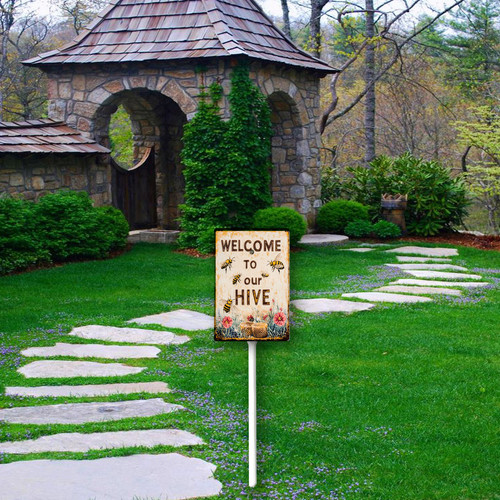 welcoem to our hive 002 2.jpg