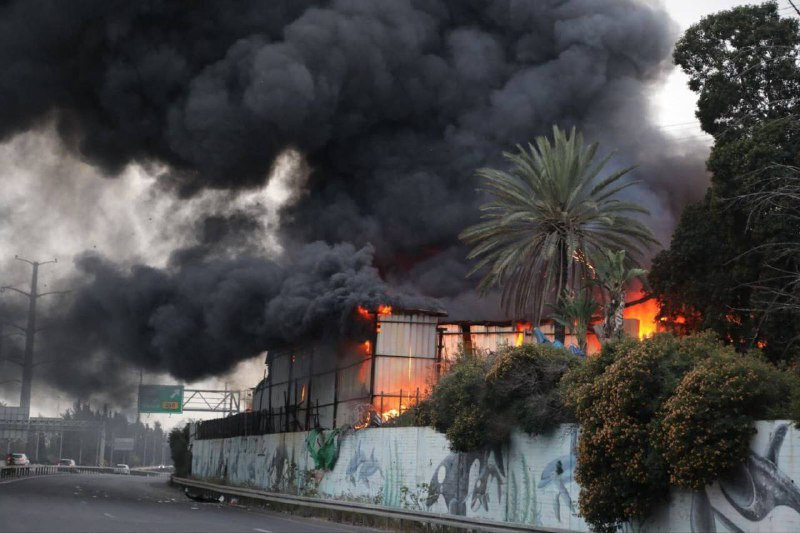 حريق كبير في مصنع إسرائيلي؛ جراء القصف الإيراني، وسط إسرائيل....
