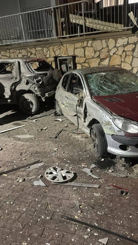 صورة | أضرار من سقوط شظايا اعتراضية في محيط صفد جراء الهجمات الصاروخية....