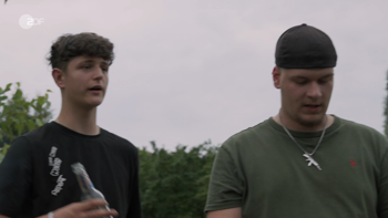 Im.Osten.was.Neues.2025.GERMAN.1080p.ZDF.WEB DL.h264 SLiDE.0:20:22.width=350.png