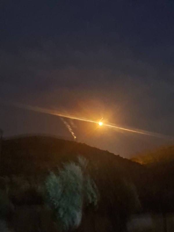 صورة| الاحتلال يطلق الرصاص والقنابل المضيئة في محيط جبل القعدة قرب بلدة بيت فوريك، شرق نابلس....