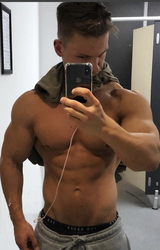 20719593 D3FD 480D 8BB8 D14A922E6C46.jpg