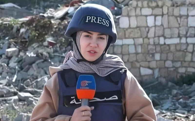 مصادر صحفية: استشهاد الصحفية فاطمة فتوني في الغارة الإسرائيلية التي استهدفت سيارة على طريق جزين جنوب لبنان....