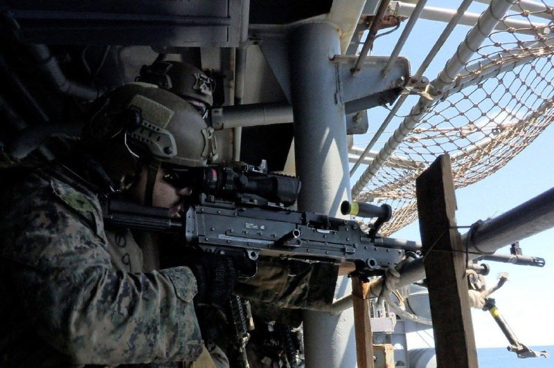 القيادة المركزية الأمريكية: وصل حوالي 3500 عنصر من مشاة البحرية إلى المنطقة....