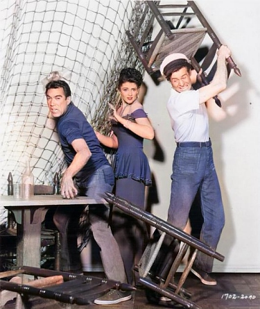 Robert Ryan, Suzan Ball y Anthony Quinn.jpg