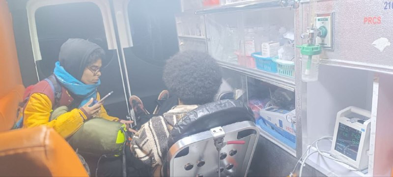 🟨 صور | إصابة ناشط أجنبي بالاختناق جراء رش غاز الفلفل خلال هجوم مستوطنين على مسكن في شعب البطم بمسافر يطا، ونُقل إلى مستشفى يطا الحكومي، فيما أُصيبت س...