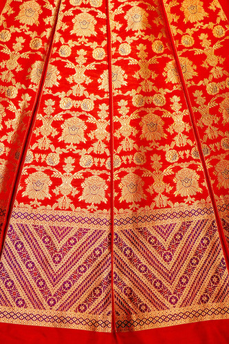 Banarasi Lehenga Online: Discover Timeless Elegance from the Comfort of Your Home.jpg