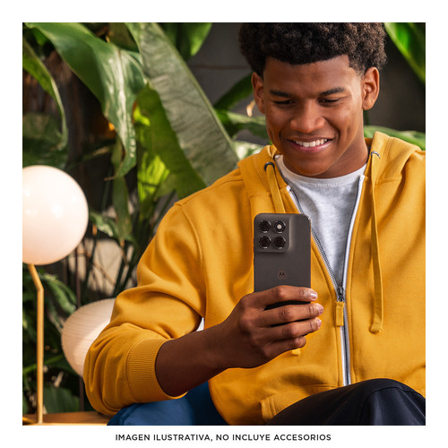 MotoG77(Café)Lifestyle.jpg