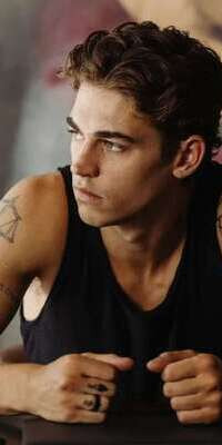34695651 hero fiennes tiffin in dem film after everything Ye9 (1).jpg