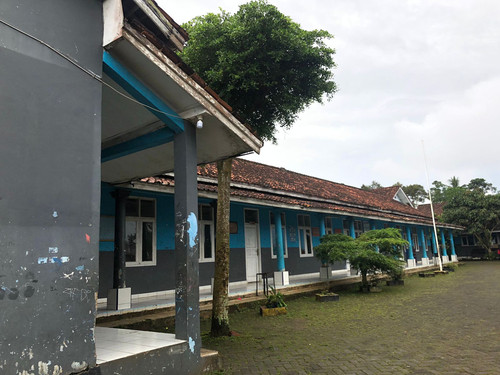 foto sekolah.jpg