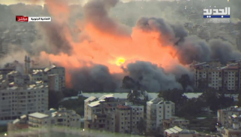 طيران يشن غارة عنيفة على الضاحية في بيروت....