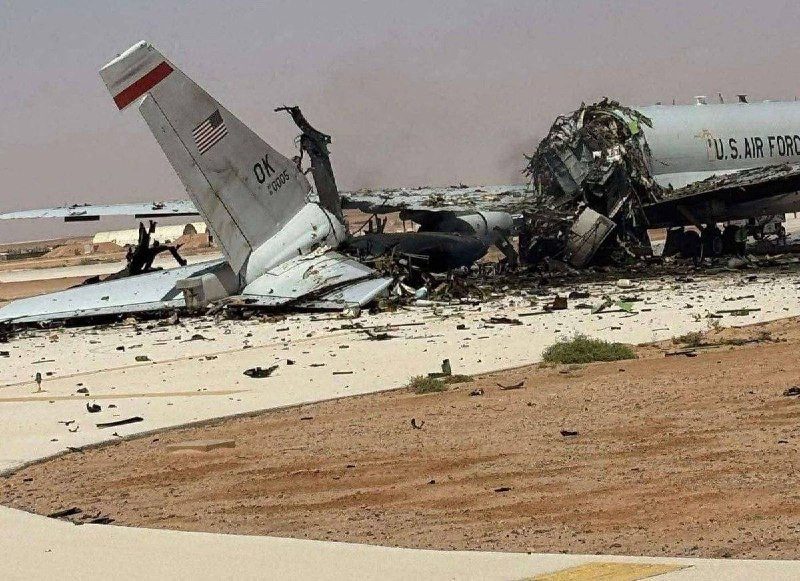 صورة لطائرة إنذار مبكر من طراز E-3 AWACS تابعة للجيش الأمريكي تم تدميرها في هجوم صاروخي استهدف قاعدة الملك سلطان في السعودية....