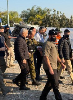 منصات للمستوطنين: لأول مرة منذ الحرب على إيران وتحت حماية مشددة، يظهر نتنياهو علنًا في منطقة الهجوم الإيراني في مدينة بيت شميش بالقدس....