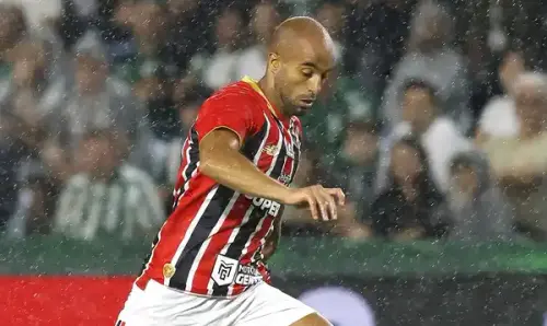 Ídolo do São Paulo, Lucas voltara a jogar em gramado sintético após grave lesão!