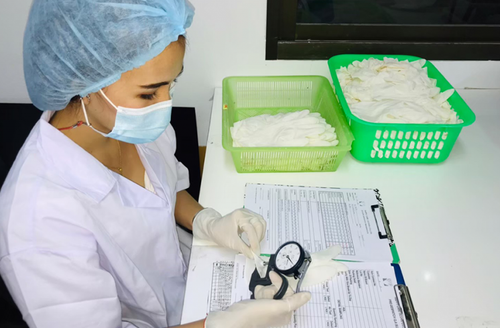 Best latex examination gloves price.png