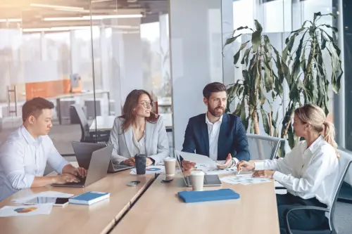 «KPI для отдела: как эффективно использовать ключевые показатели для достижения бизнес-результатов».webp