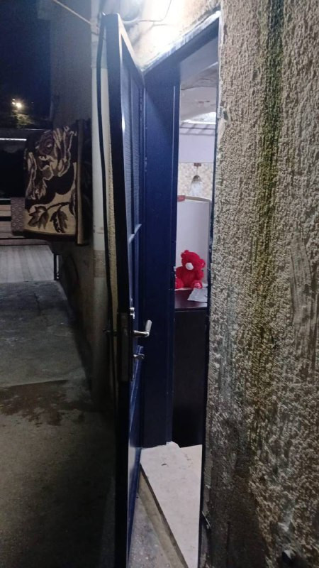 قوات الاحتلال تداهم منزلاً وتعبث في محتوياته في بلدة النبي إلياس شرق قلقيلية...