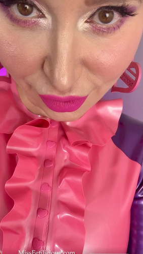 Annarosenmüller pink purple latexcatsuit Hot Make-up lipstick IMG_5610.jpg