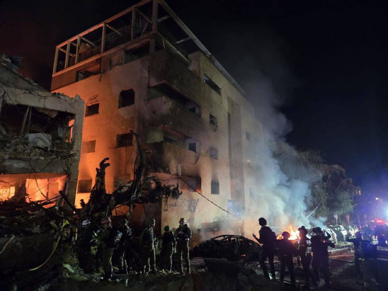 الأضرار الناتجة عن قصف إيران التي اعترف بها الاحتلال حتى الآن:
▫ قتيلان من بينهم مستوطنة أصيبت بضيق تنفس عند تفعيل صافرات الإنذار
▫ 456 إصابة خلال الـ...