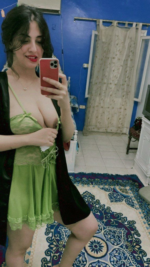 اللبوم نودز مصرية هيجانة علي نفسها بتتصور وهي بتفشخ كسها الهيجان 15 576x1024