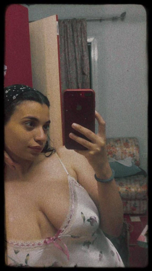 اللبوم نودز بنت ناس هيجانة علي الاخر بتتصور لحبيبها وتمتعو بجمال بزازها الطرية 6 576x1024