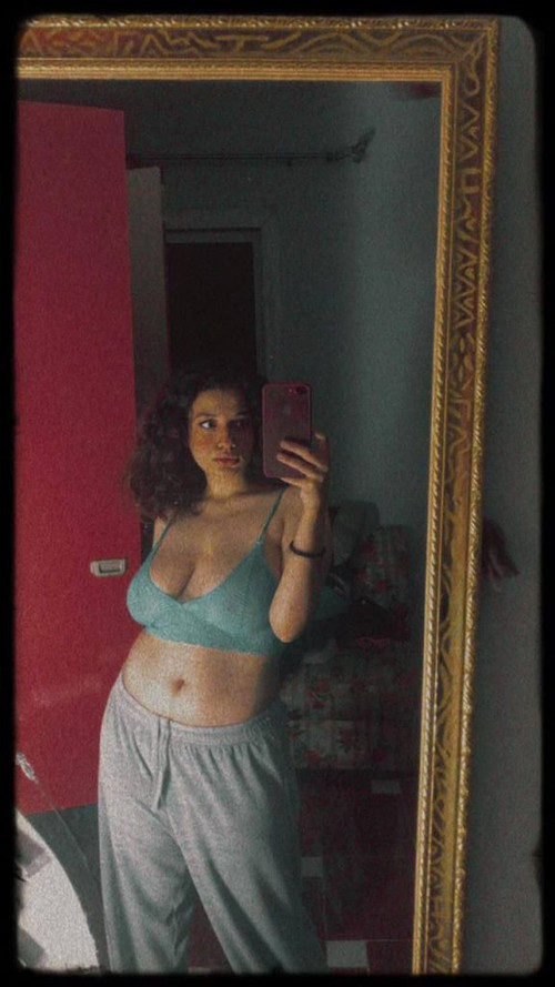 اللبوم نودز بنت ناس هيجانة علي الاخر بتتصور لحبيبها وتمتعو بجمال بزازها الطرية 3 576x1024