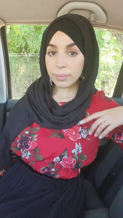 البوم محجبه شرموطه قمر تعرض تفاصيل جسمها لحبيبها و تمص زبه 4 576x1024