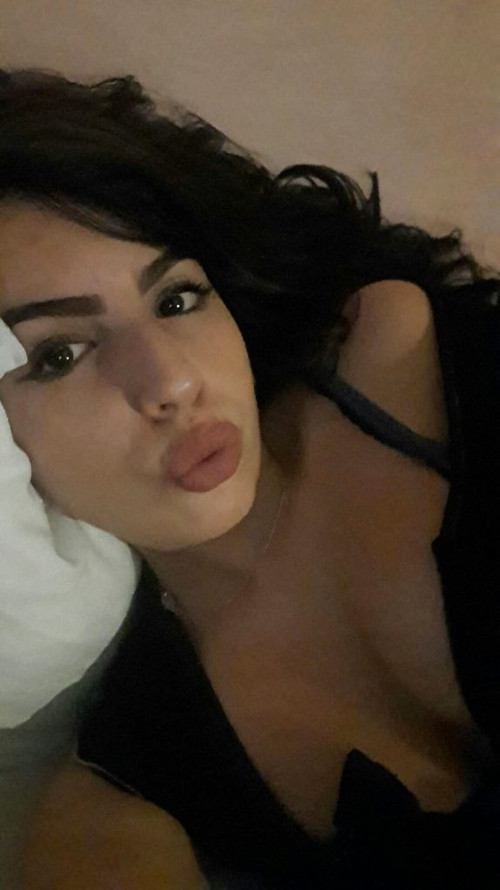 البوم محجبه شرموطه قمر تعرض تفاصيل جسمها لحبيبها و تمص زبه 19 575x1024