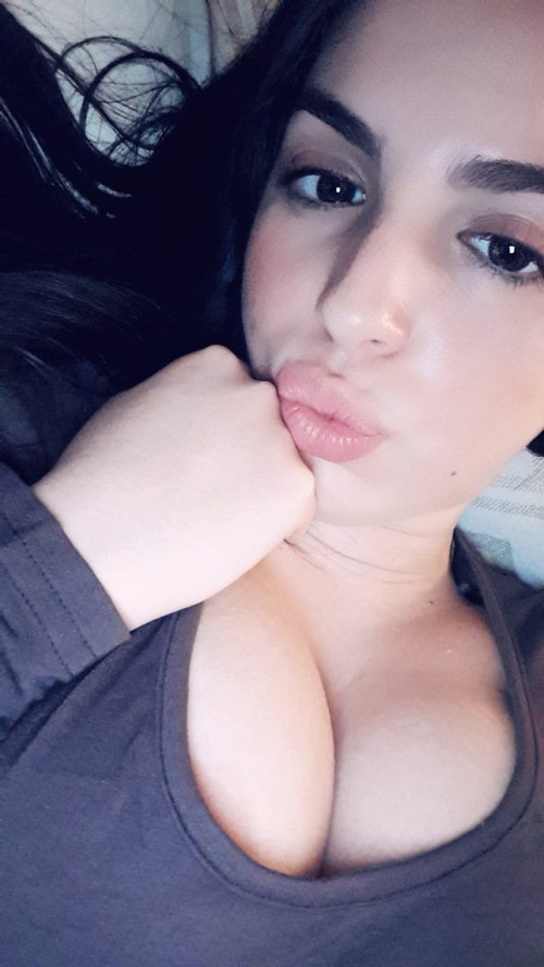 البوم محجبه شرموطه قمر تعرض تفاصيل جسمها لحبيبها و تمص زبه 14 576x1024