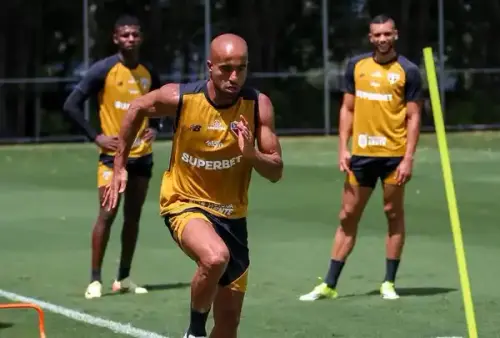 São Paulo encerra treinos para o clássico com força máxima! Confira a provável escalação! 