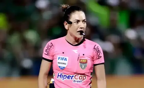 Especialistas divergem sobre pênalti não marcado para o São Paulo