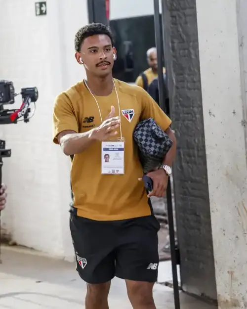 Joia da base supera grave lesão e vira opção para Crespo no São Paulo