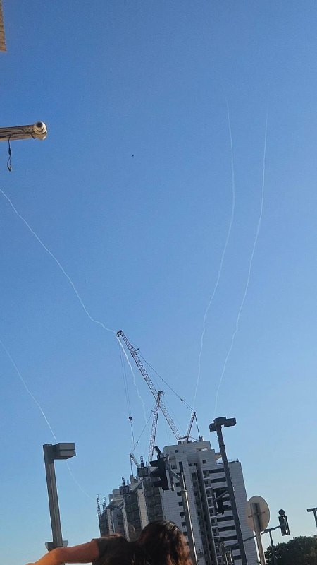 محاولات اعتراضية في سماء فلسطين المحتلة بعد وصول رشقة إيرانية....