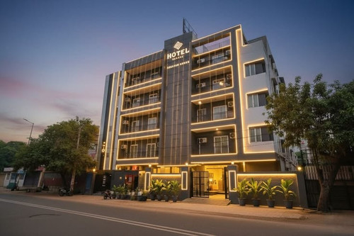 FabHotel Roseman.jpg