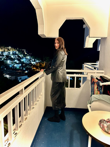 Gabriele Kleid im Corallium Beach Hotel.jpg