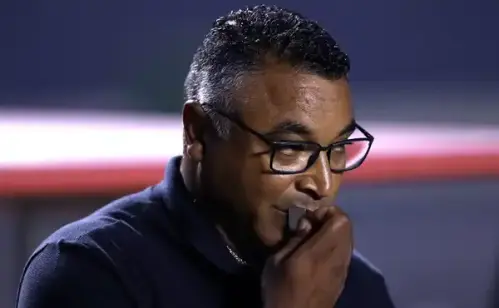 Torcida do São Paulo se manifesta contra Roger Machado após revés no clássico contra o Palmeiras