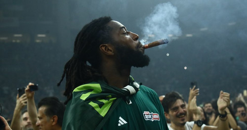 ac18762a mathias lessort panathinaikos cigar.jpg