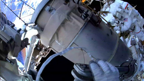 hYWySFCcDK6HnM4 .jpg