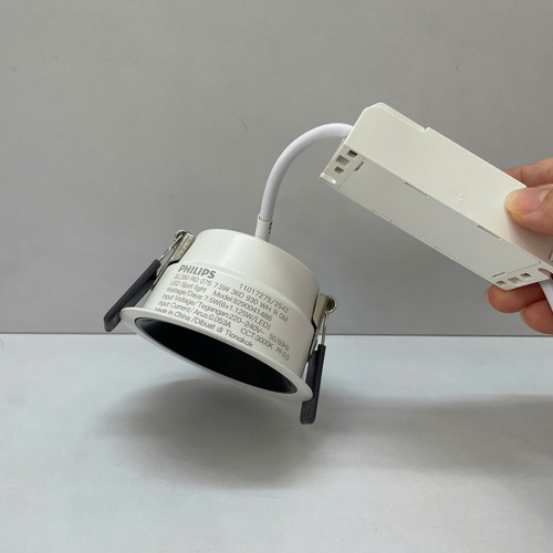 den downlight am tran chieu diem choa sau led philips sl260 rd 075 7.5w 930 36d wh r gm 3000k 490lm .jpg