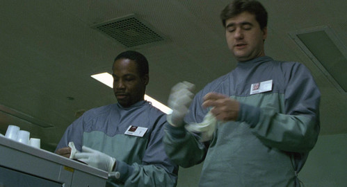 Requiem.for.a.Dream.2000.Director's.Cut.2160p.UHD.BluRay.CZ EN.TrueHD.7.1.Atmos.DoVi.HDR.x265 r00t.m.jpg