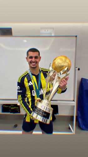 FNqjnd OK6Hk4MiU.jpg