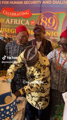 xyb8a 0RYF n56zU.jpg