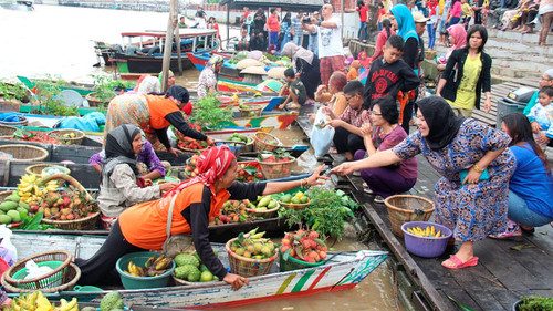 pasar apung banjarmasin.jpg