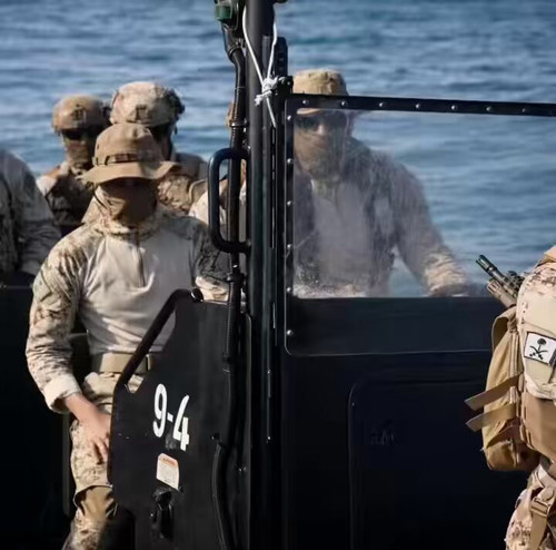 TRCpyCRcDyL n4kr.jpg